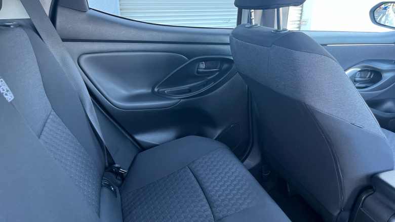 Toyota Yaris 1.5 Hybrid Design 5dr CVT Hybrid Hatchback